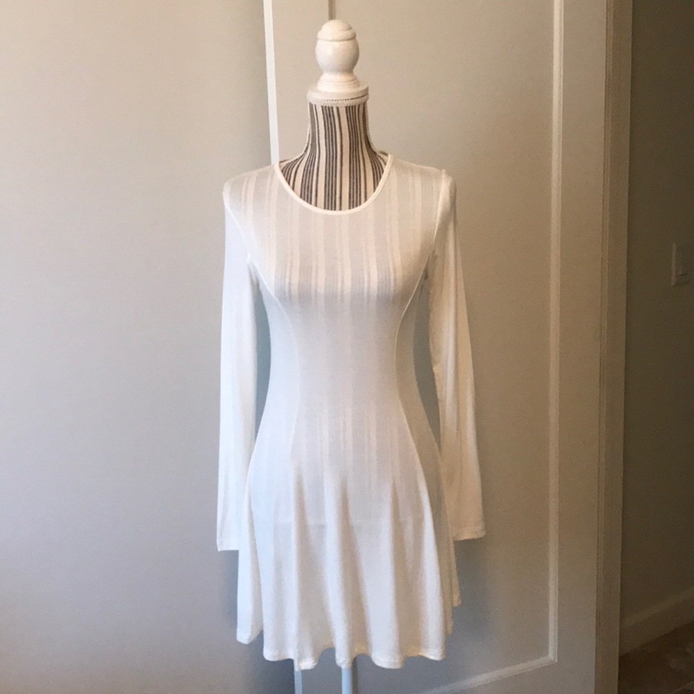 ⚡️⬇️Sale⚡️ White Skater Dress - Picture 4 of 8